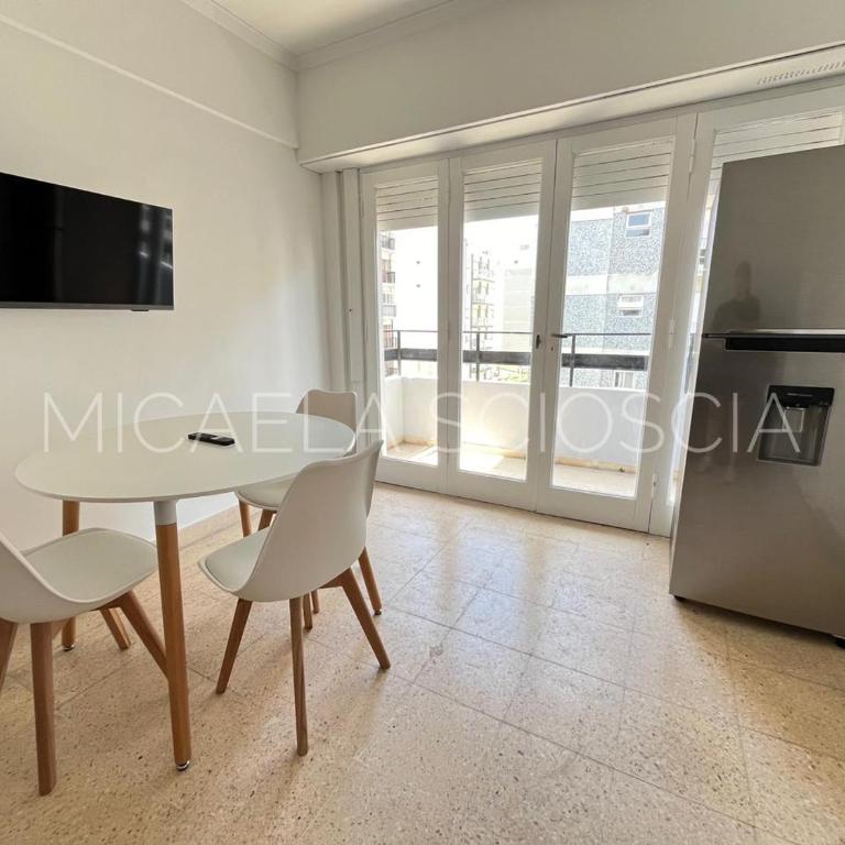 Departamento céntrico con balcón al frente - One-Bedroom Apartment - 4