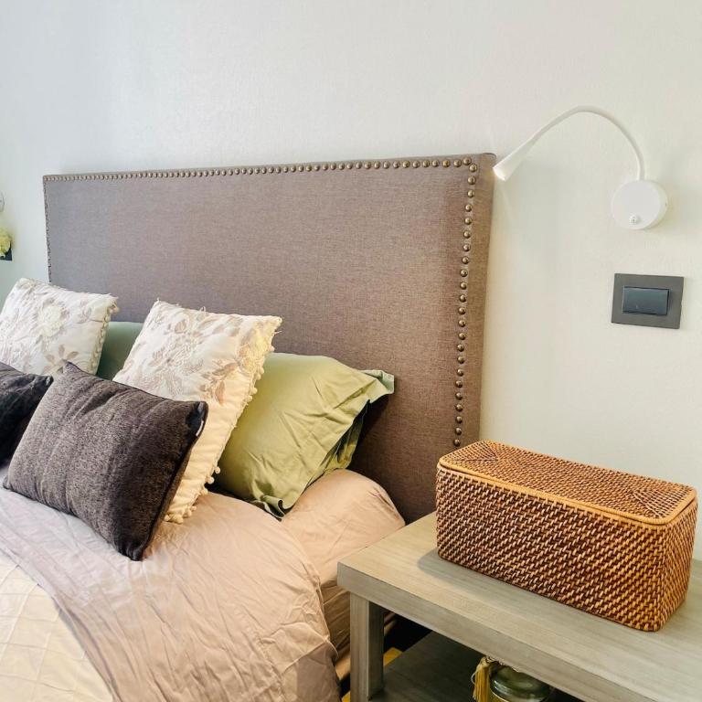 Estilo y confort en El Golf Las Condes - One-Bedroom Apartment - 2