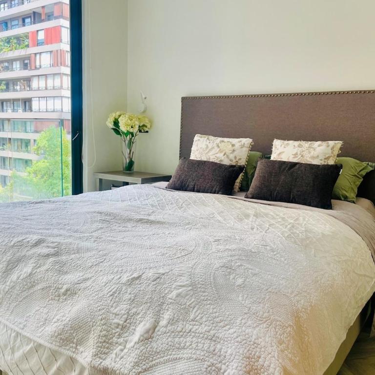 Estilo y confort en El Golf Las Condes - One-Bedroom Apartment - 1