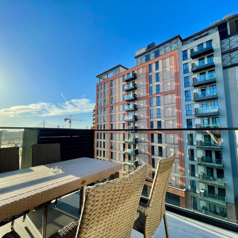 City Crown Residence Modern Two Bedroom at BW - Two-Bedroom Apartment - 4
