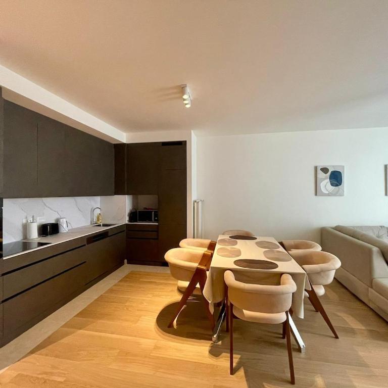 City Crown Residence Modern Two Bedroom at BW - Two-Bedroom Apartment - 12