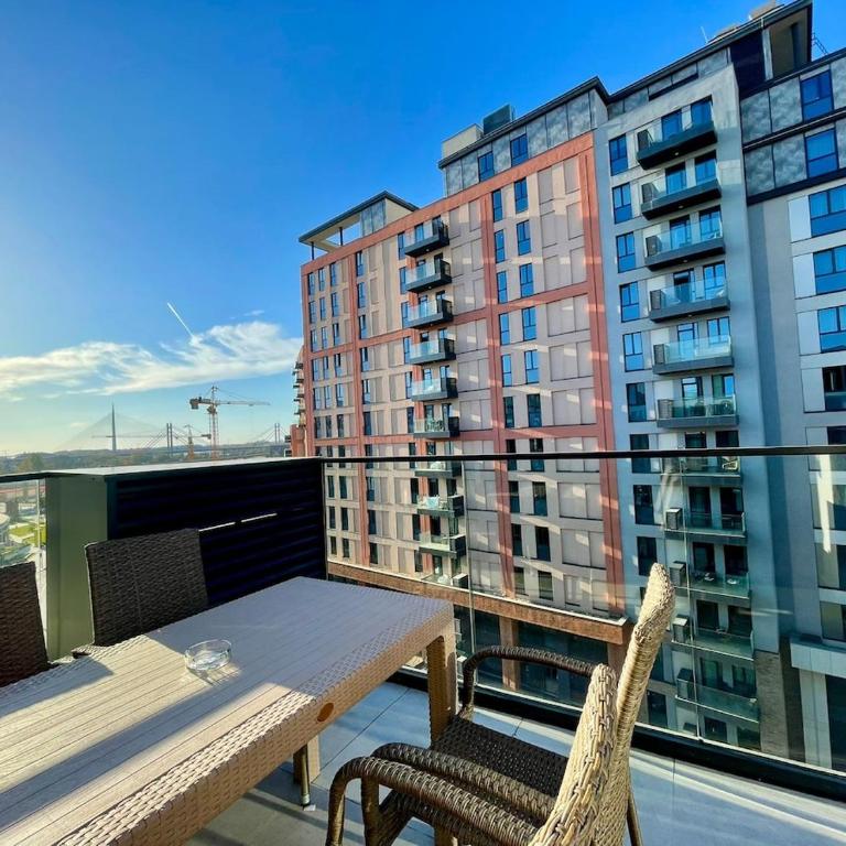 City Crown Residence Modern Two Bedroom at BW - Two-Bedroom Apartment - 17