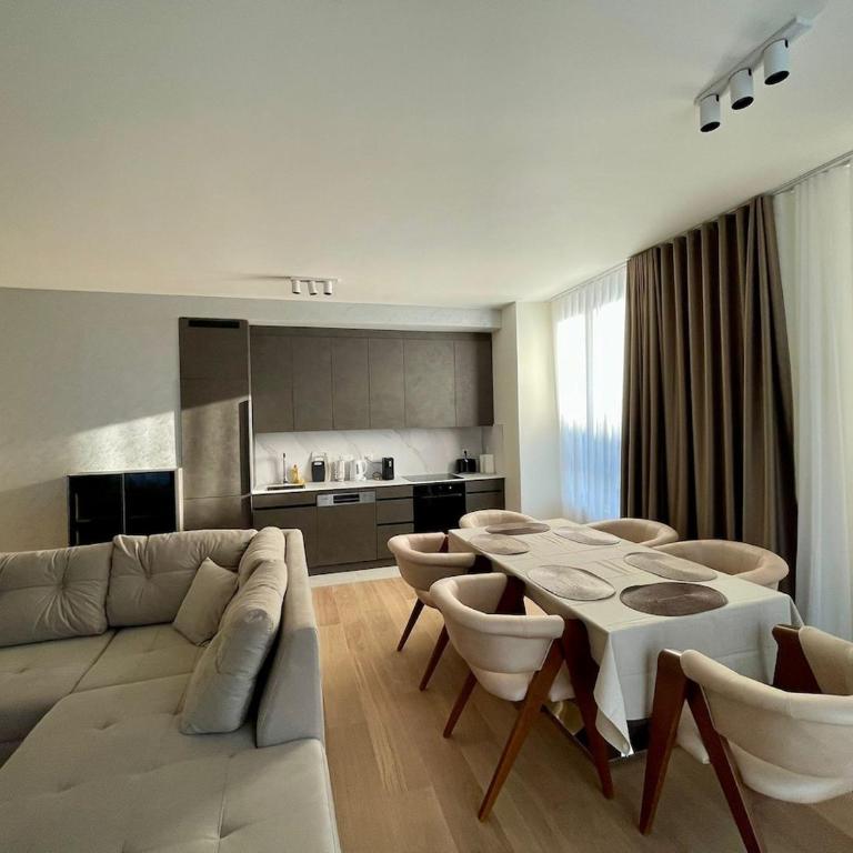 The Grand Horizon Luxury Two Bedroom at BW - Two-Bedroom Apartment - 6