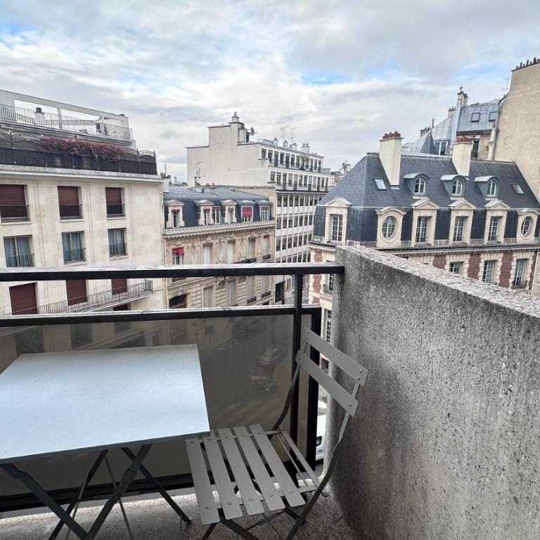 Studio near Champs-Elysées, facing Parc Monceau - Appartement - 2