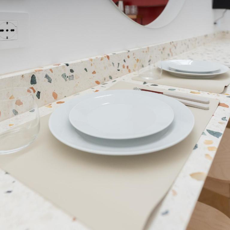 NEST LIVING Red Velvet - Appartamento Deluxe con 2 Camere da Letto e Balcone - 11