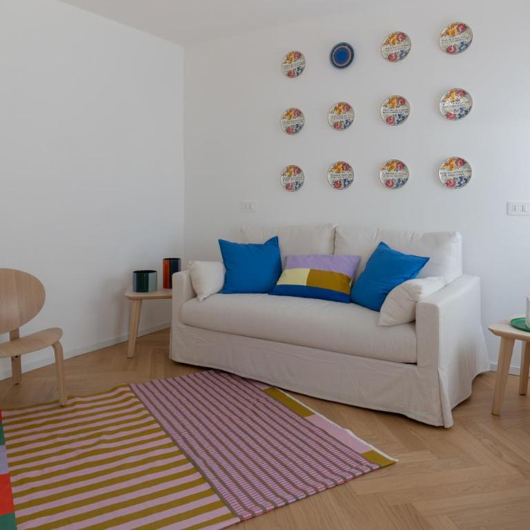 NEST LIVING Red Velvet - Appartamento Deluxe con 2 Camere da Letto e Balcone - 13