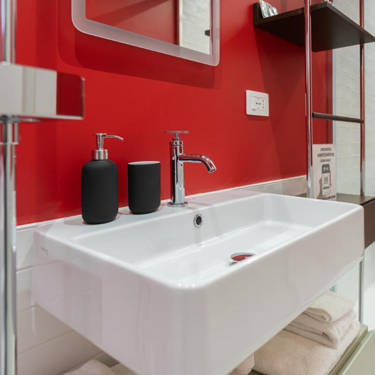 NEST LIVING Red Velvet - Appartamento Deluxe con 2 Camere da Letto e Balcone - 16