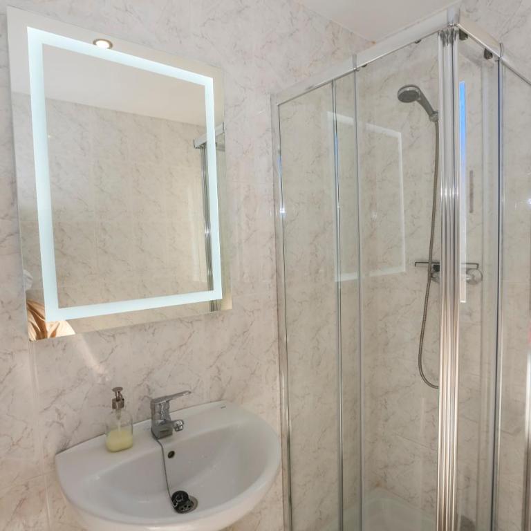 Horizon Sea Views and Garage - Three-Bedroom Apartment - 16