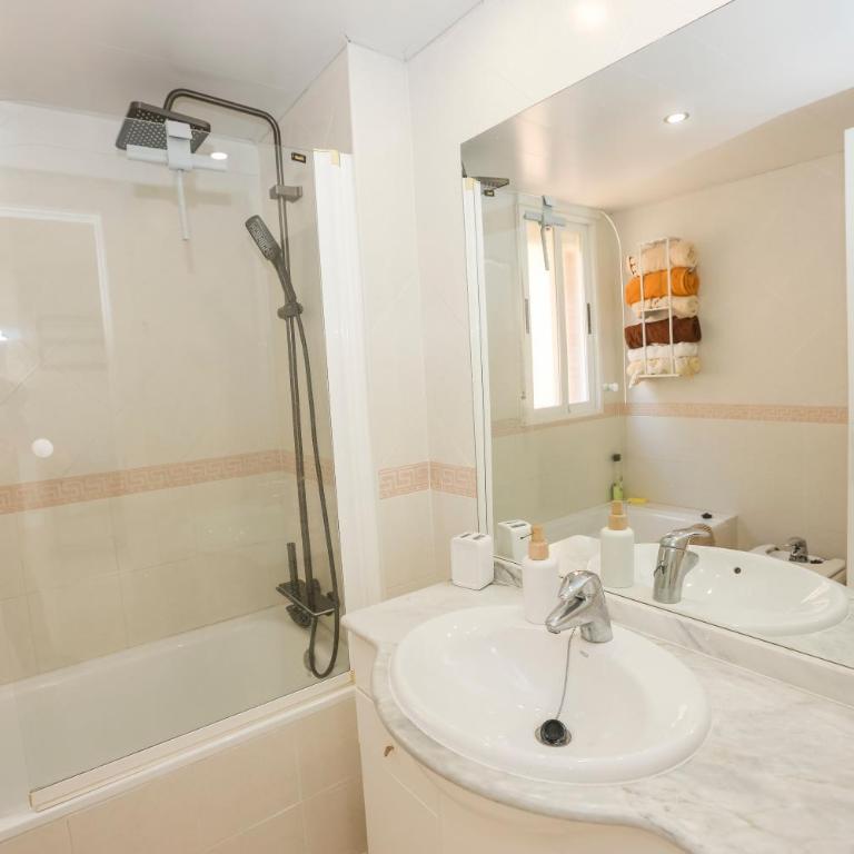 Horizon Sea Views and Garage - Three-Bedroom Apartment - 17