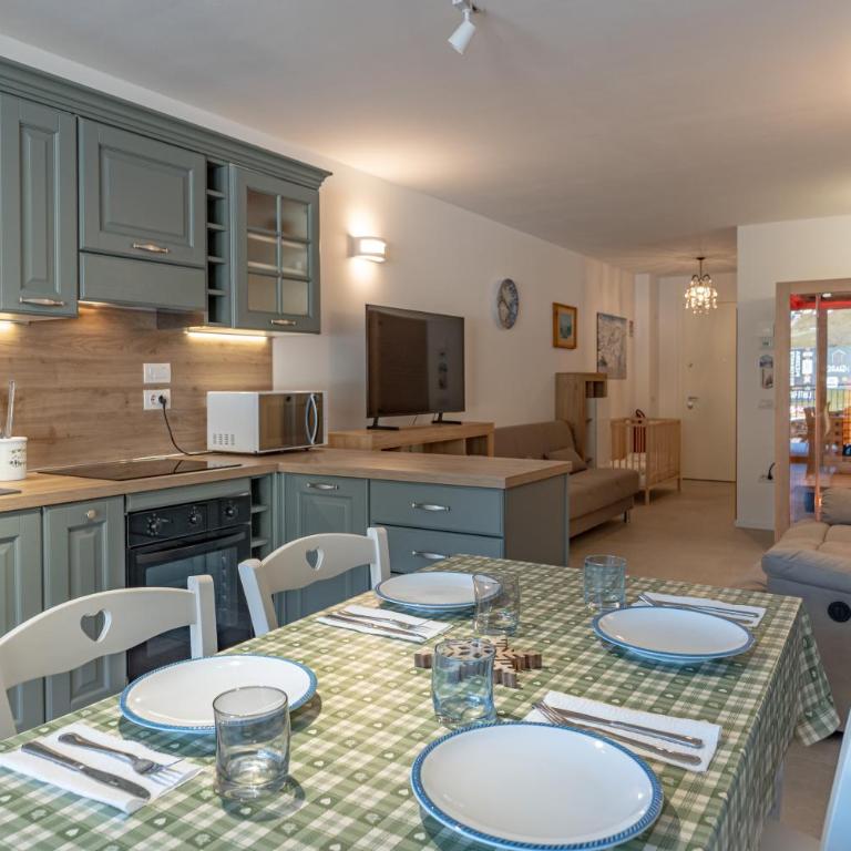 Costa Alpine Suite - Appartamento con 2 Camere da Letto e Balcone - 8