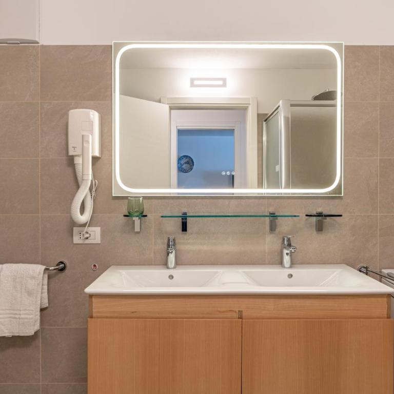 Costa Alpine Suite - Appartamento con 2 Camere da Letto e Balcone - 29