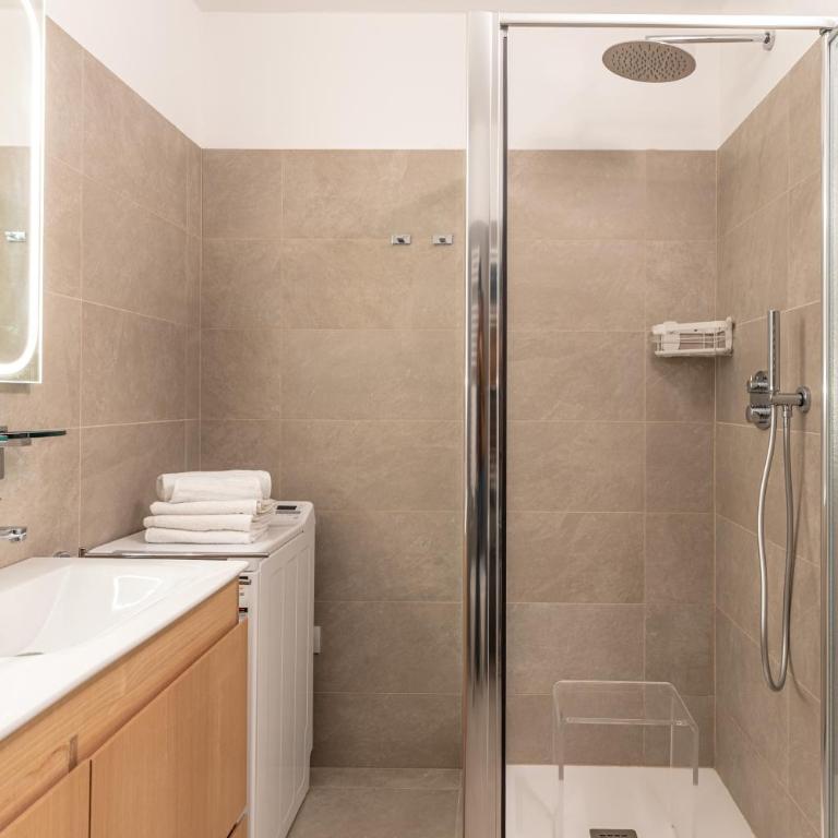 Costa Alpine Suite - Appartamento con 2 Camere da Letto e Balcone - 33