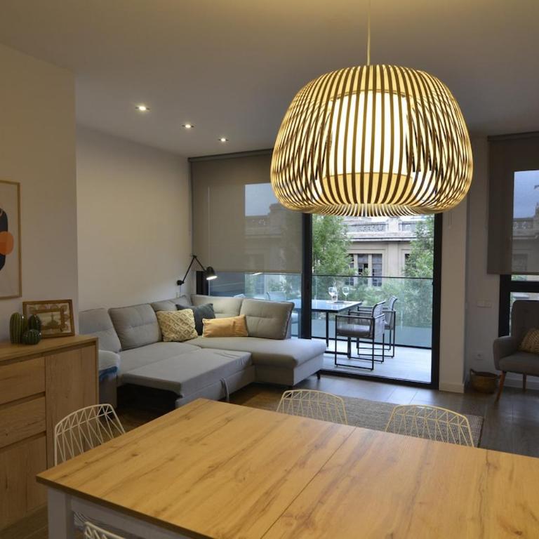 Centrally located apartment with a pool and parking - Apartamento de 3 dormitorios con balcón - 1