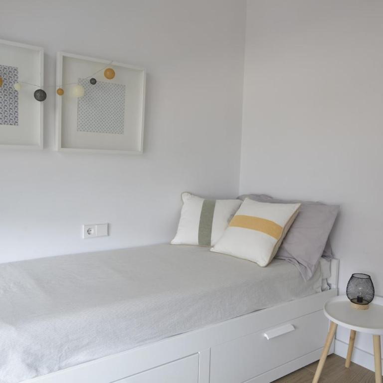 Centrally located apartment with a pool and parking - Apartamento de 3 dormitorios con balcón - 6