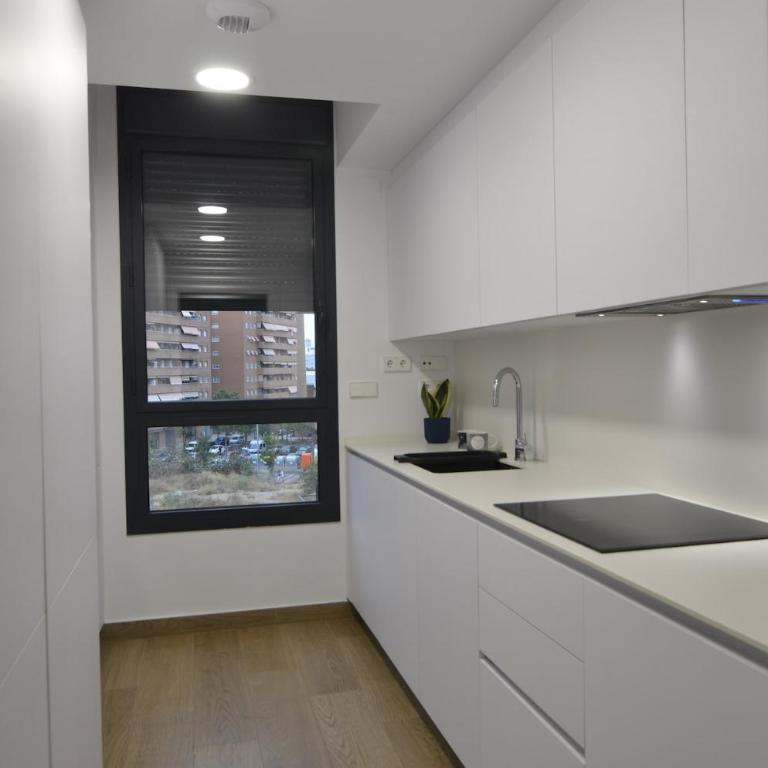 Centrally located apartment with a pool and parking - Apartamento de 3 dormitorios con balcón - 14