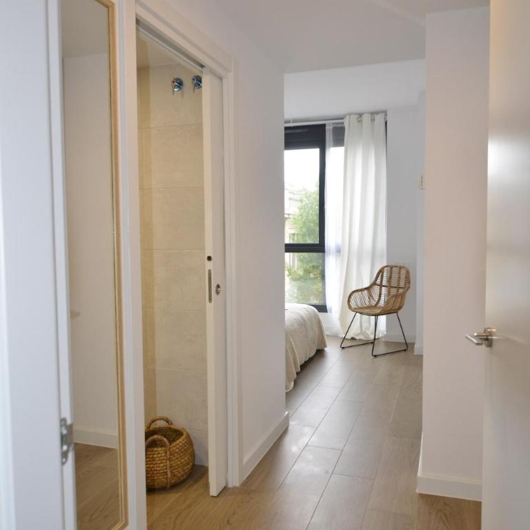 Centrally located apartment with a pool and parking - Apartamento de 3 dormitorios con balcón - 16