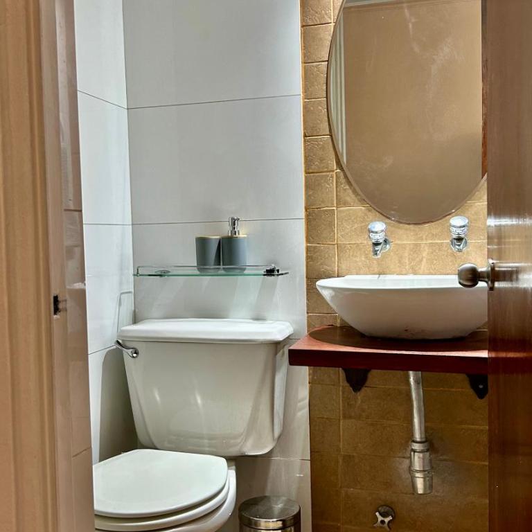 Acogedor departamento en Barrio el Golf con Aire acondicionadoCercano a Costanera Center y MUT - Three-Bedroom Apartment - 37