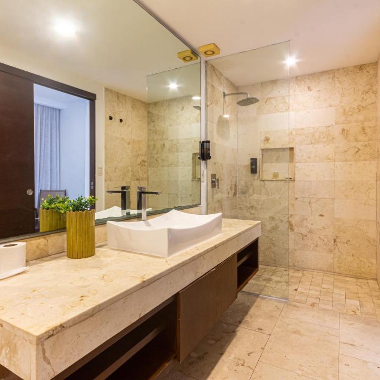 Fabulous apartment in the center of Playa - Three-Bedroom Deluxe Apartment - 11