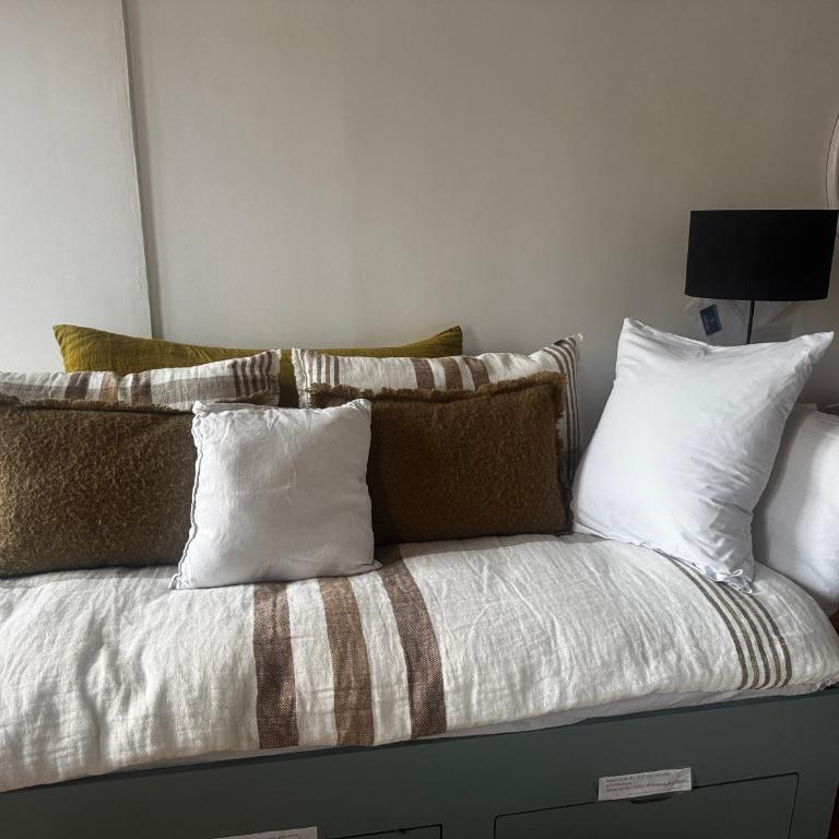 Paris Rooftop Views Cosy 2 Bedroom Stay Central - Chambre Triple - 11