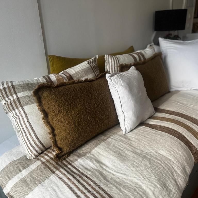 Paris Rooftop Views Cosy 2 Bedroom Stay Central - Chambre Triple - 10