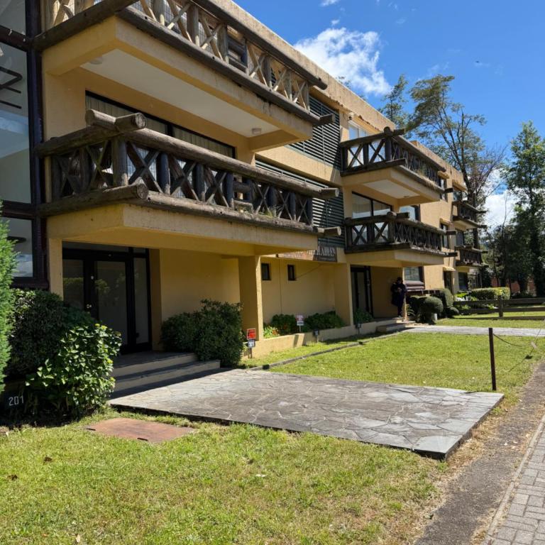 Hermoso departamento con 2 baños en Suite - Four-Bedroom Apartment - 1