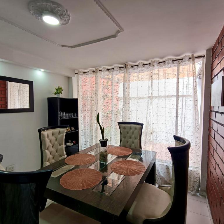 Casa 4 Hab Pereira Cerca Expo futuro Aeropuerto WiFi - Four-Bedroom House - 14