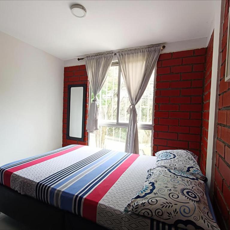 Casa 4 Hab Pereira Cerca Expo futuro Aeropuerto WiFi - Four-Bedroom House - 16
