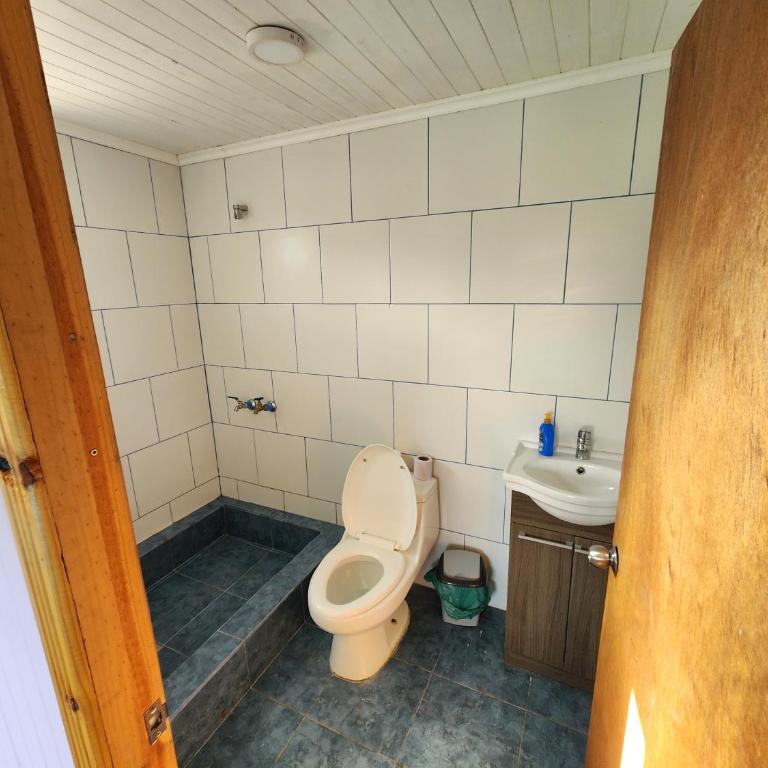Pequeño Bosque - Three-Bedroom House - 10