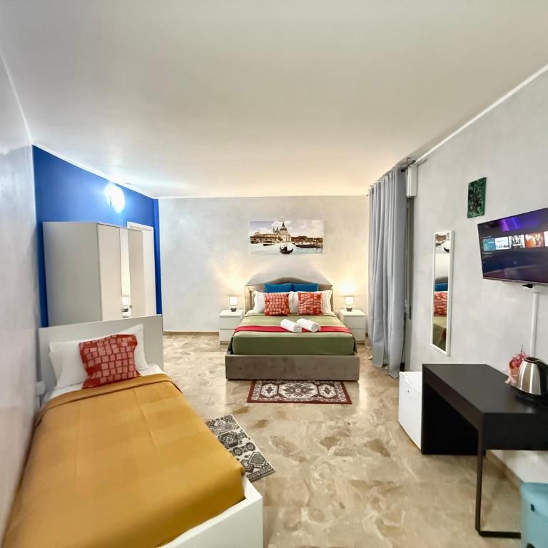 Casa Raffinata - Three-Bedroom Apartment Suite - 13
