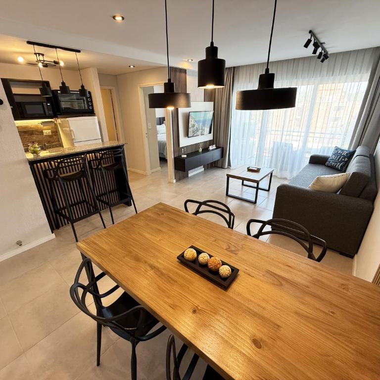 Departamento con Pileta Climatizada y Cochera en Pinamar - One-Bedroom Apartment - 2
