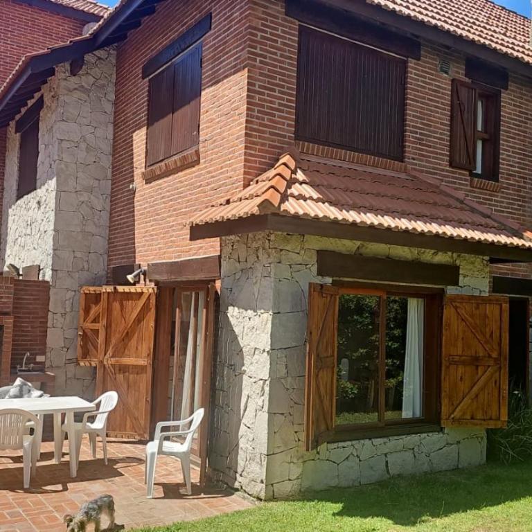 Duplex en barrio B5 de Pinamar ideal para familias - Two-Bedroom House - 4