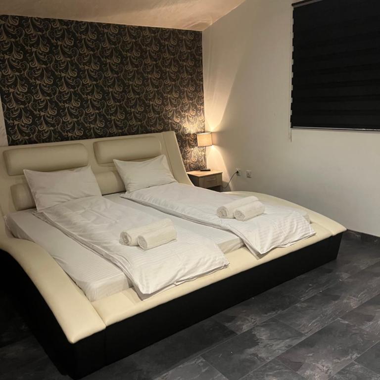 Restoran & Prenoćiste DVA BRATA - Apartman sa 1 Spavaćom Sobom - 2