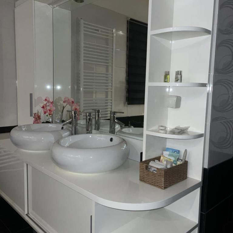 Restoran & Prenoćiste DVA BRATA - Apartman sa 1 Spavaćom Sobom - 3