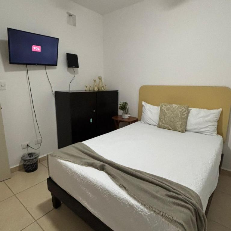 NEW! 2bdr apartment with pool near Sanctuary - Apartamento de 2 dormitorios - 22