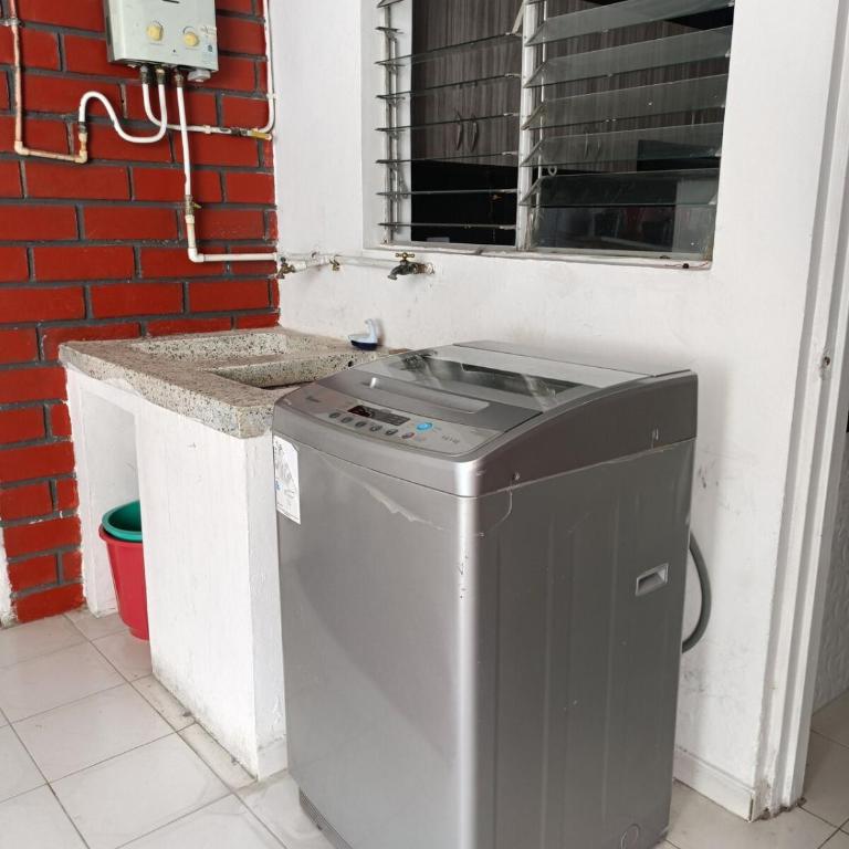 Casa 4 Hab Pereira Cerca Expo futuro Aeropuerto WiFi - Four-Bedroom House - 4