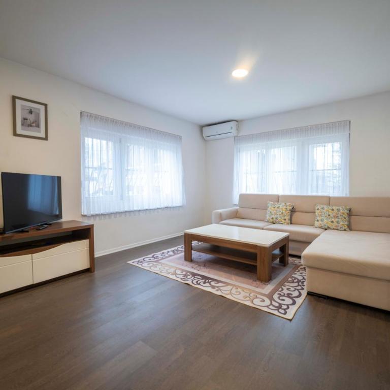 Legend Suites - Four-Bedroom Deluxe Apartment - 8