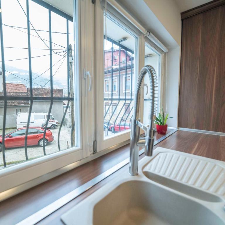 Legend Suites - Four-Bedroom Deluxe Apartment - 2