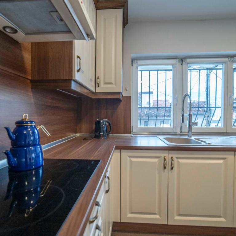 Legend Suites - Four-Bedroom Deluxe Apartment - 3