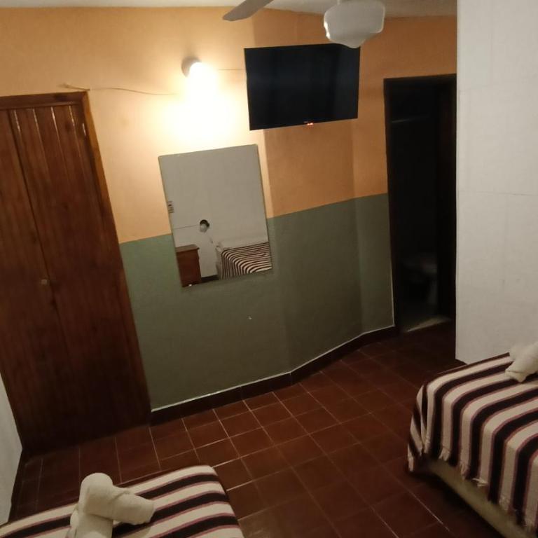 HOTEL Residencial Costa Azul - Habitación Doble con baño privado - 2 camas - 3