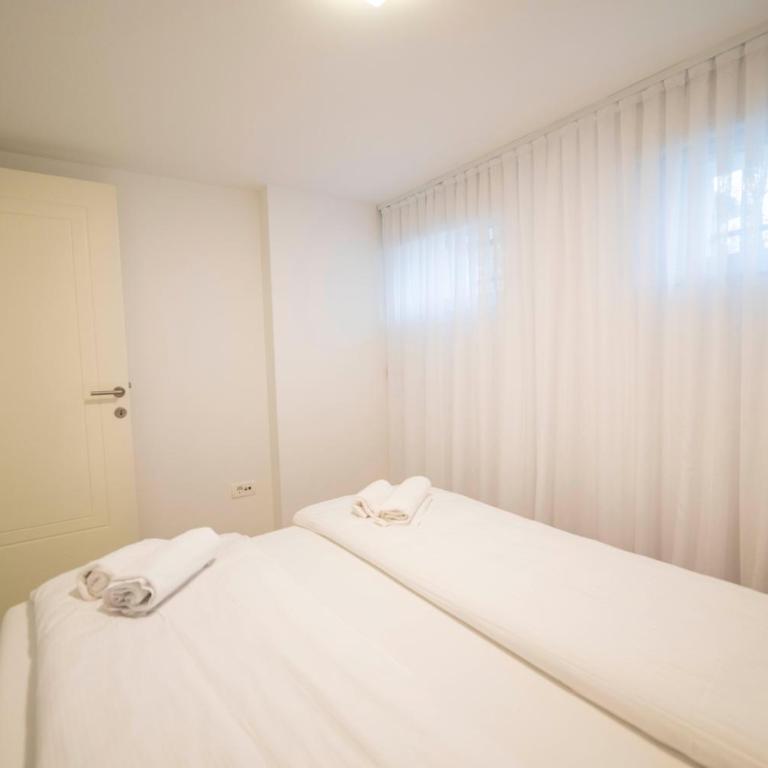 Legend Suites - Four-Bedroom Deluxe Apartment - 29