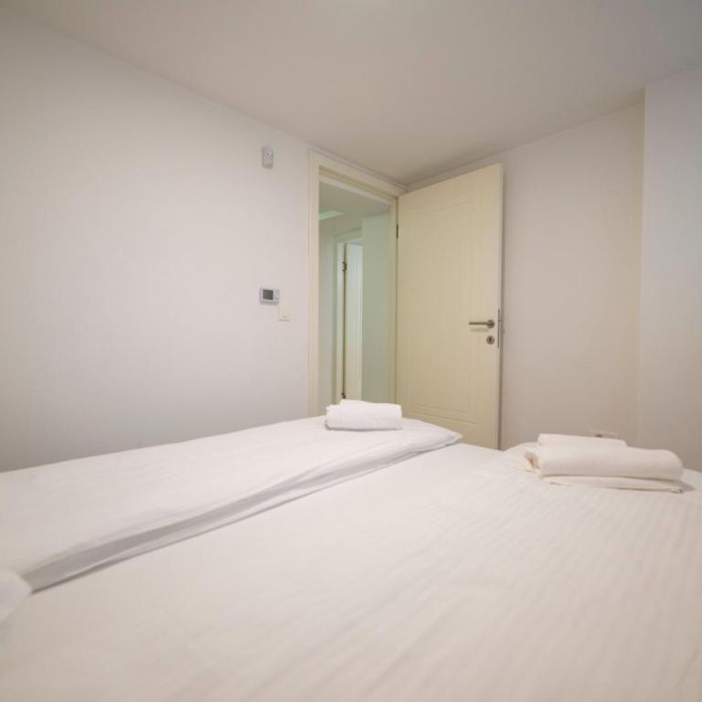 Legend Suites - Four-Bedroom Deluxe Apartment - 28