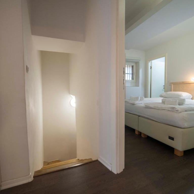 Legend Suites - Four-Bedroom Deluxe Apartment - 26