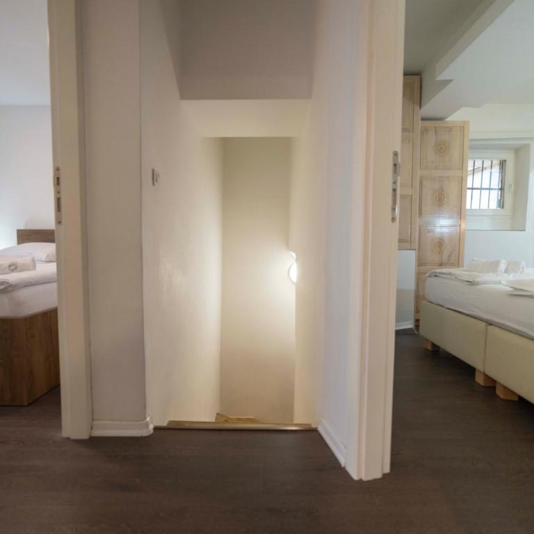 Legend Suites - Four-Bedroom Deluxe Apartment - 25