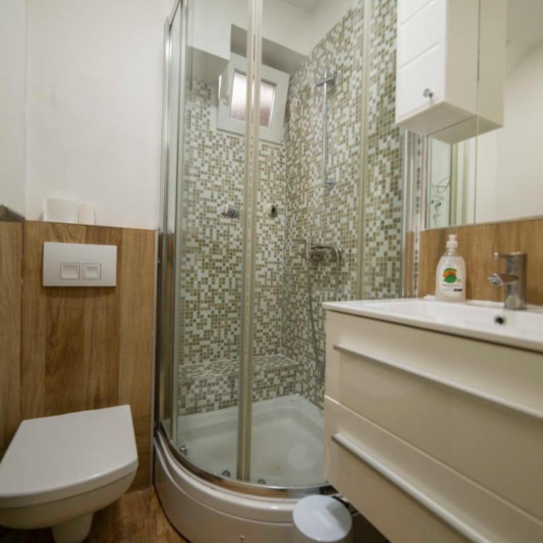 Legend Suites - Four-Bedroom Deluxe Apartment - 19