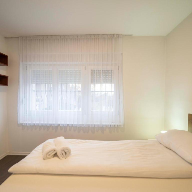 Legend Suites - Four-Bedroom Deluxe Apartment - 18