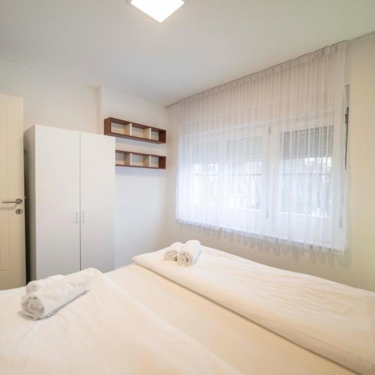 Legend Suites - Four-Bedroom Deluxe Apartment - 17