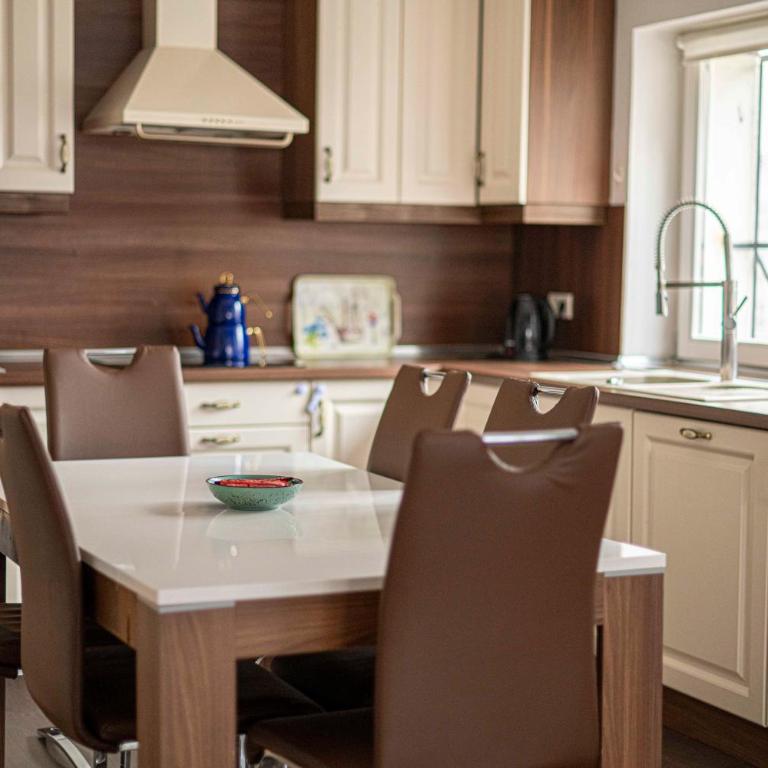 Legend Suites - Four-Bedroom Deluxe Apartment - 42