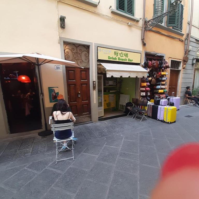 Camera in centro a pochi passi dalla stazione - Camera Matrimoniale con Bagno Privato - 9