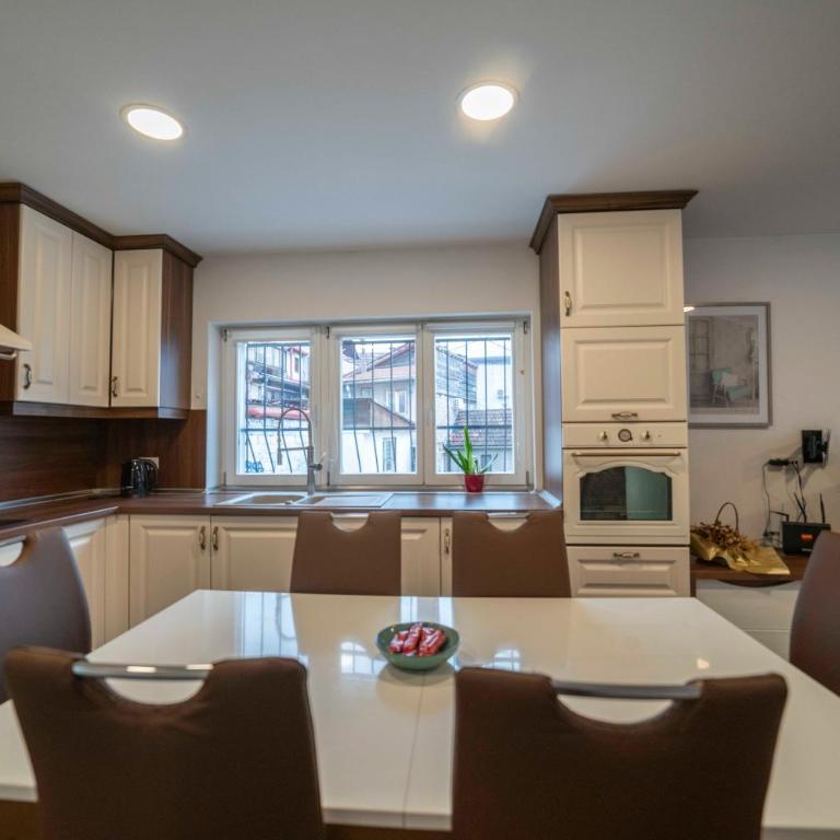 Legend Suites - Four-Bedroom Deluxe Apartment - 49