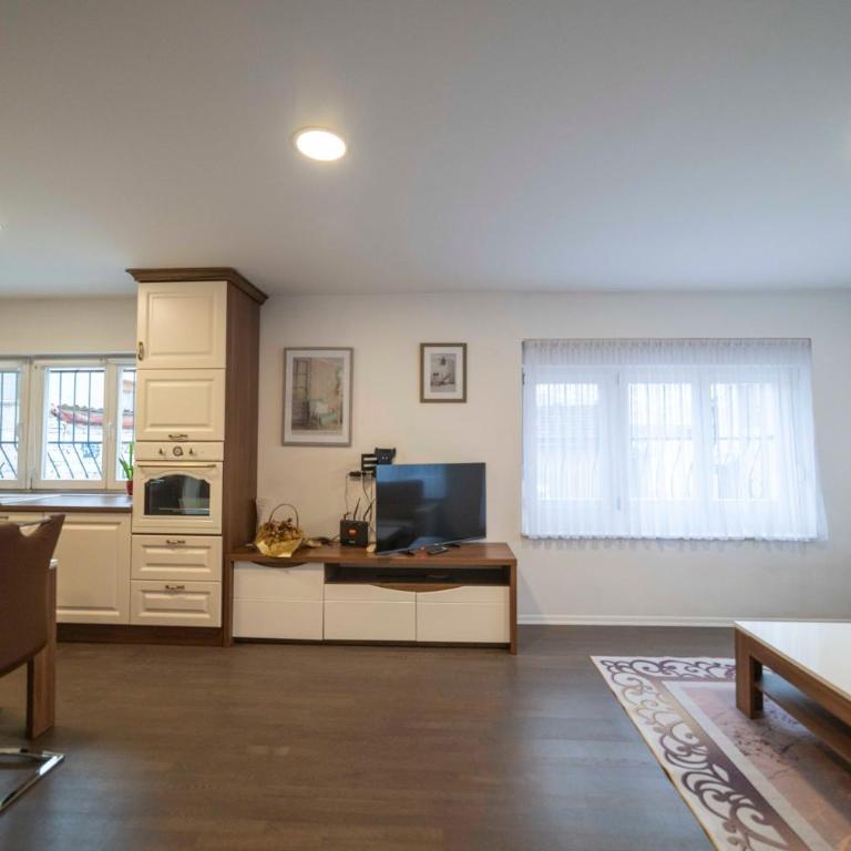 Legend Suites - Four-Bedroom Deluxe Apartment - 48